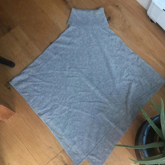 Captiva Cashmere Poncho. OSFA - Picture 3 of 4